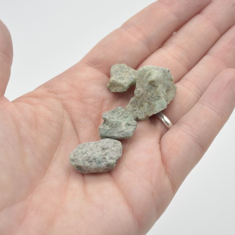 Raw Emerald Specimen Rocks - 4 Count - lot 06 - Image 3