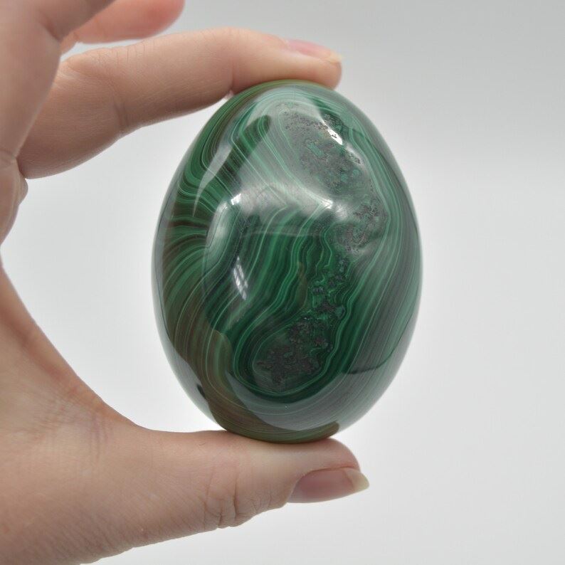 Malachite Crystal Egg - 360 grams - 6.5cm x 5cm x 5cm #04 - Image 3