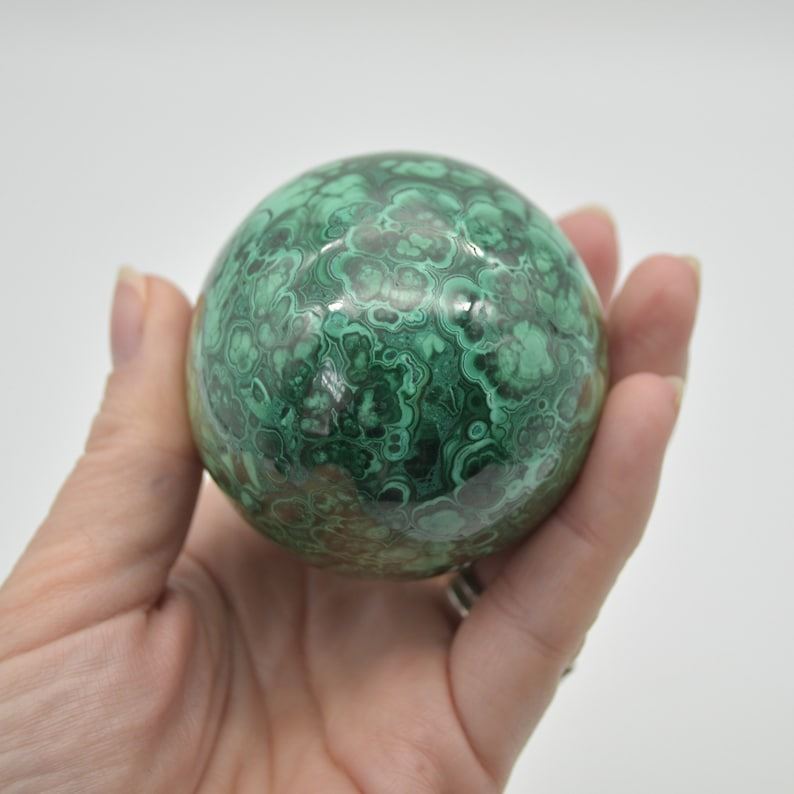 Malachite Crystal Egg - 530 grams - 8cm x 6cm x 5.5cm #02 - Image 4