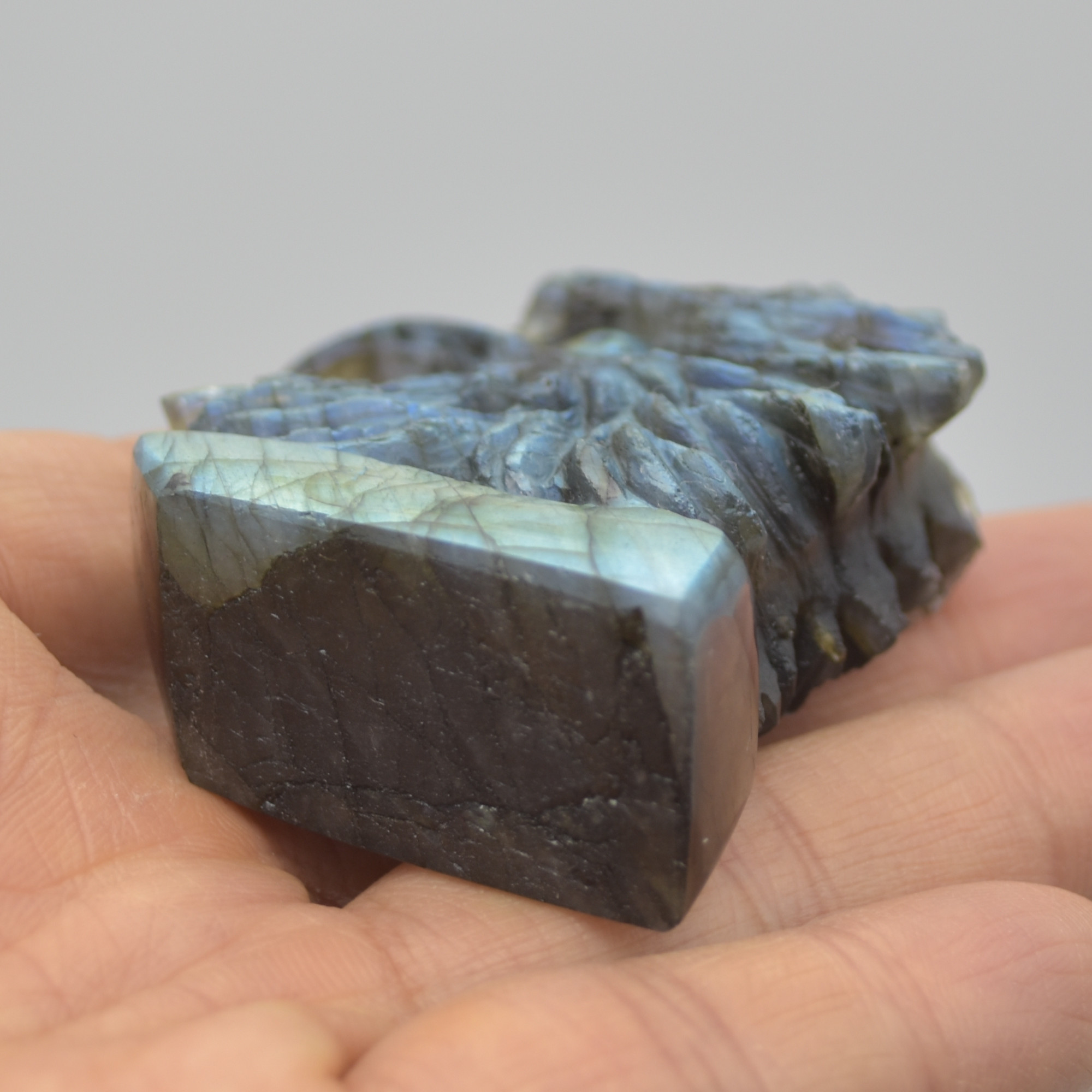 Labradorite Flat Crystal Eagle Head - 5.5cm x 5cm x 2cm - 74 grams # 02 - Image 4