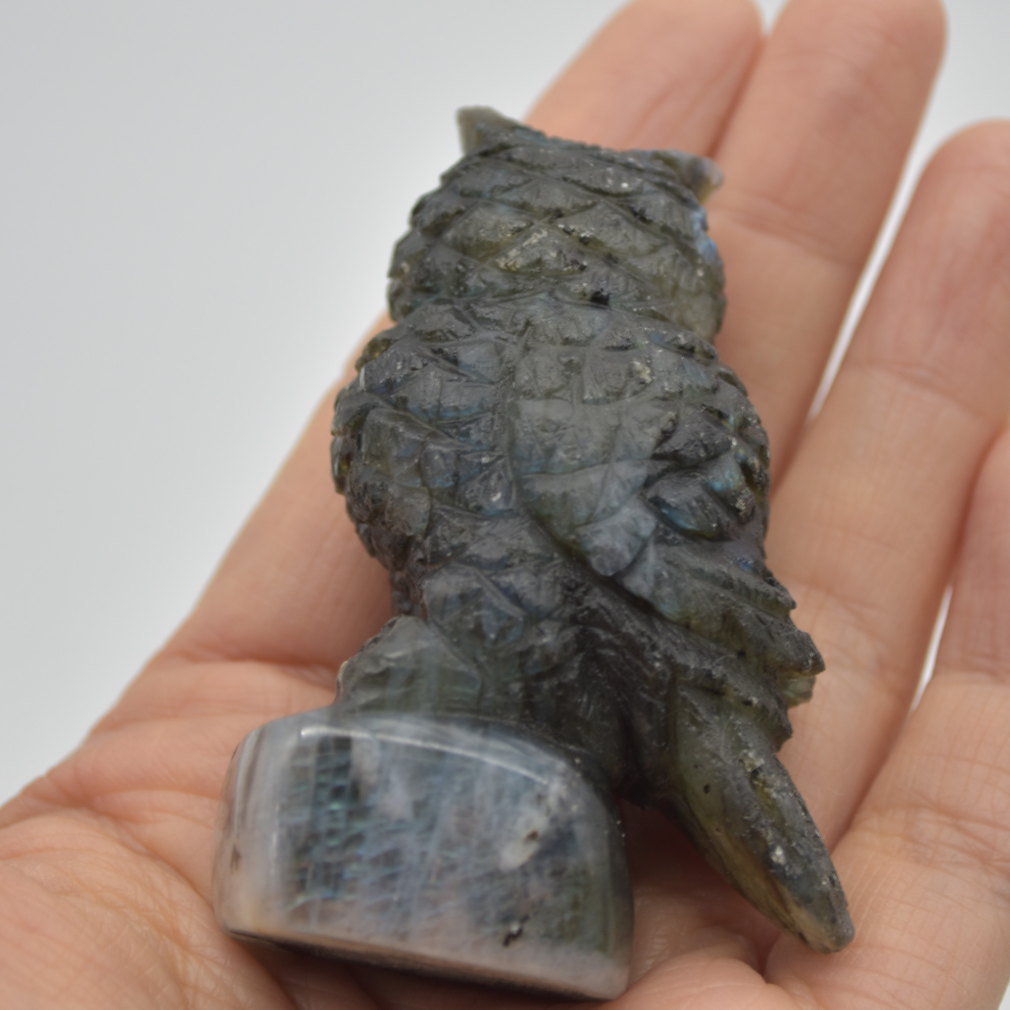 Labradorite Crystal Owl on Rock - 6cm x 4.5cm x 2cm - 80 grams #07 - Image 3