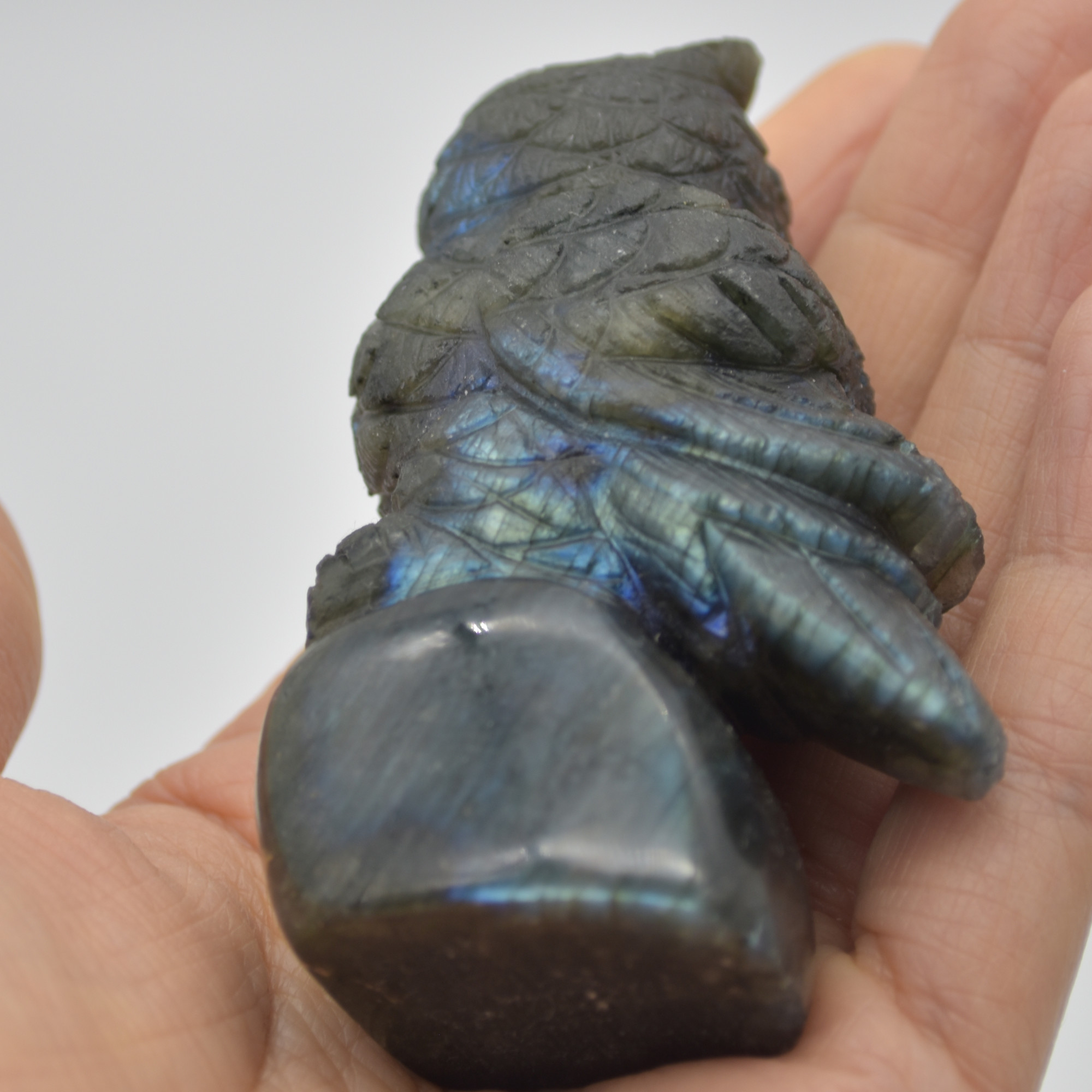 Labradorite Crystal Owl on Rock - 7.5cm x 4.5cm x 3cm - 136 grams #02 - Image 4