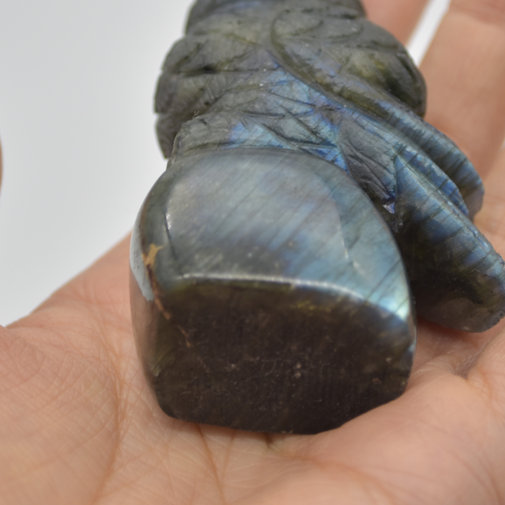 Labradorite Crystal Owl on Rock - 7.5cm x 4.5cm x 3cm - 136 grams #02 - Image 6