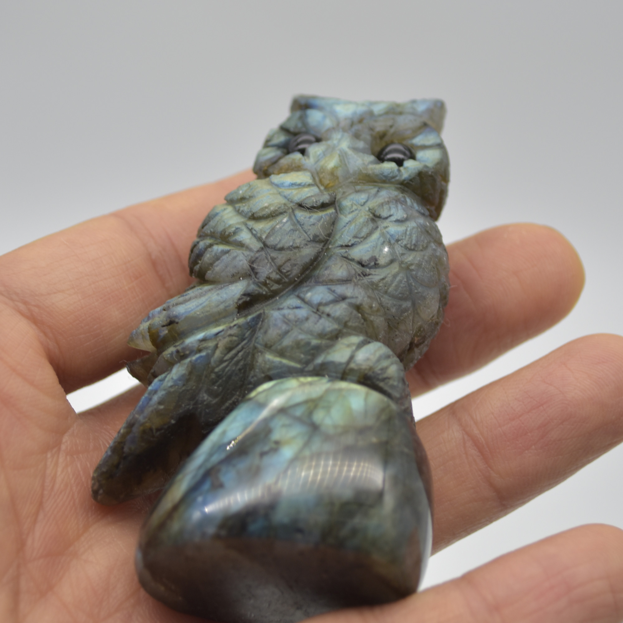 Labradorite Crystal Owl on Rock - 7.5cm x 4cm x 3cm - 110 grams #03 - Image 4