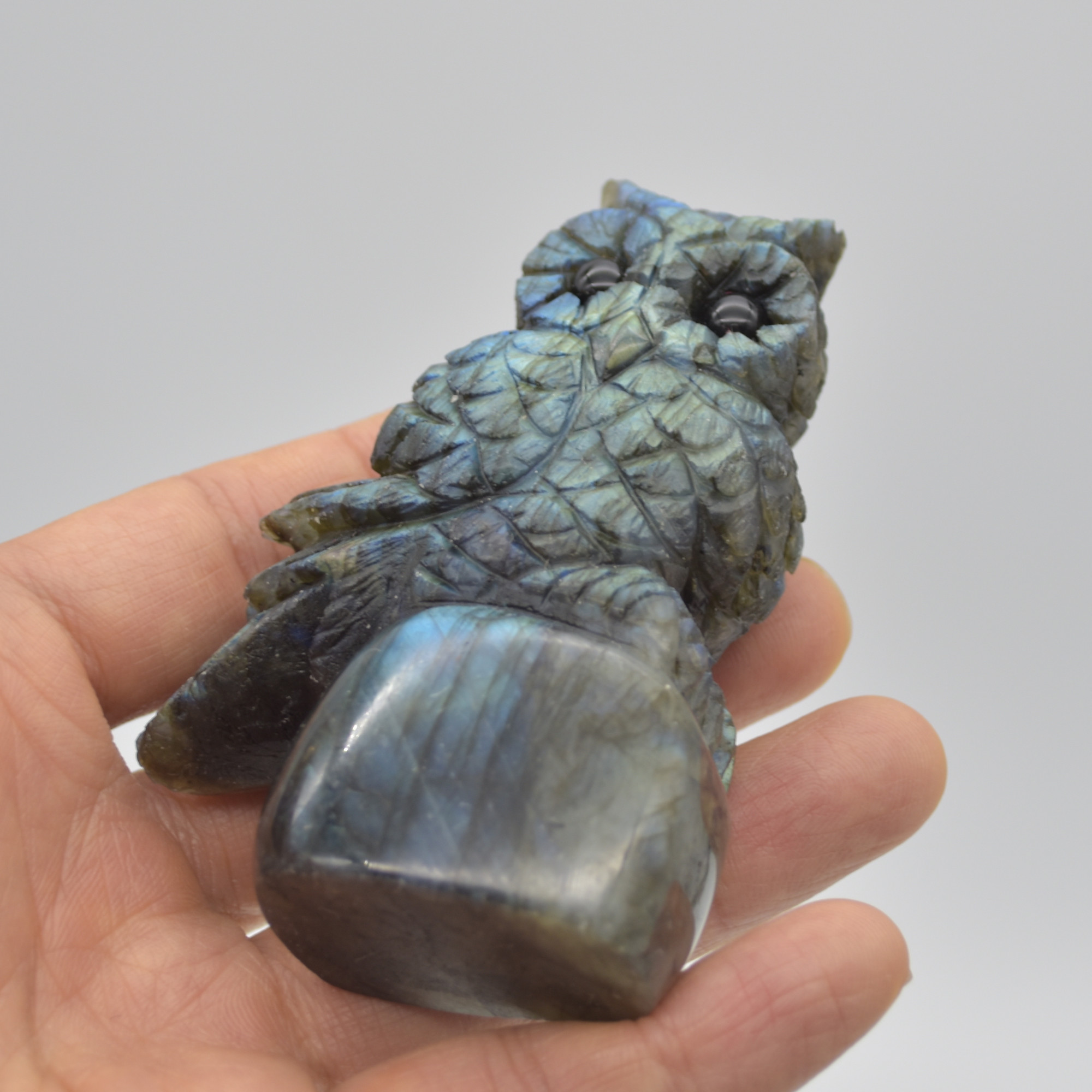 Labradorite Crystal Owl on Rock - 8cm x 5.5cm x 3cm - 183 grams #04 - Image 3