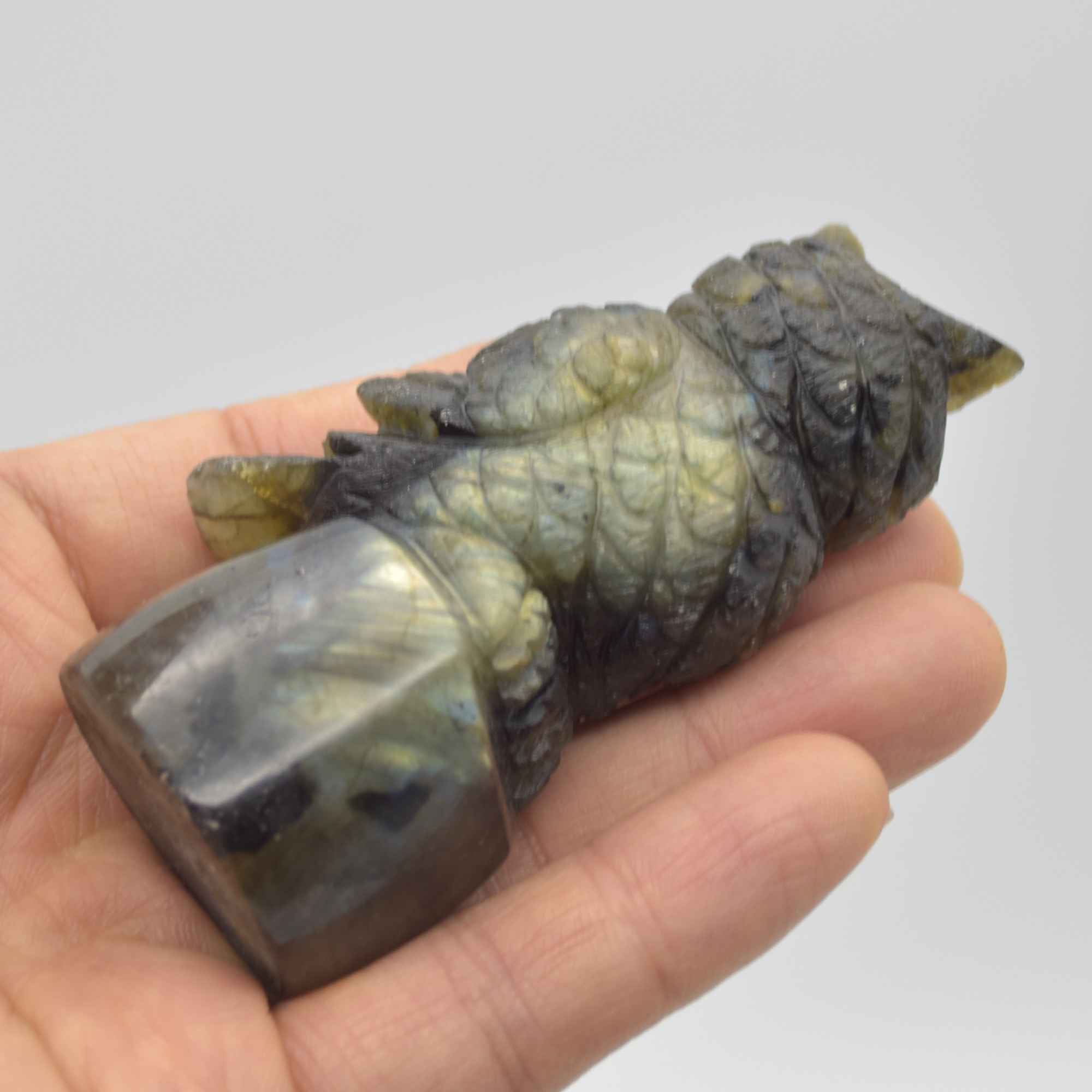 Labradorite Crystal Owl on Rock - 8cm x 4.5cm x 3cm - 128 grams #06 - Image 4