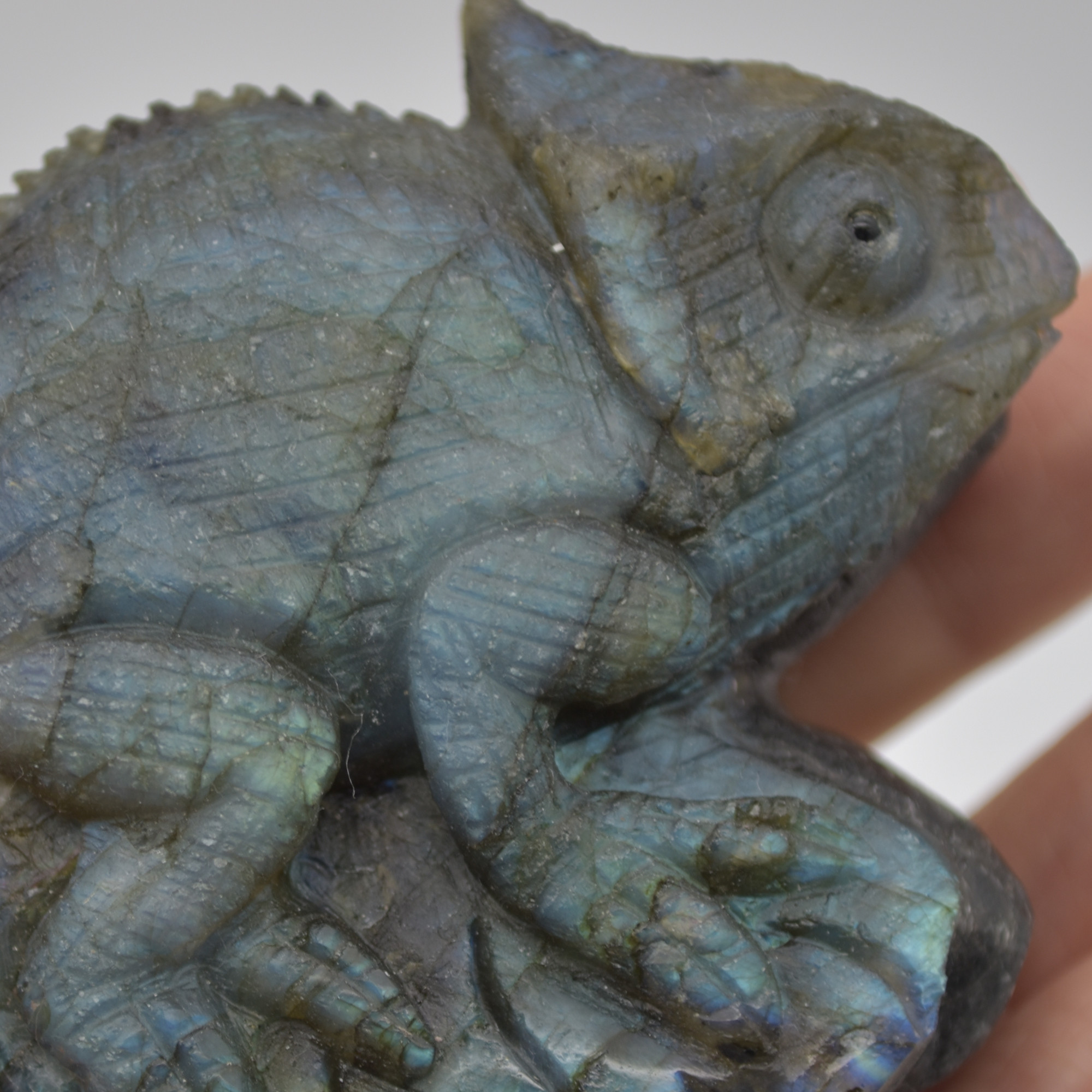 Labradorite Lizard Chameleon - One sided - 8cm x 6cm x 3cm - 196 grams #03 - Image 5