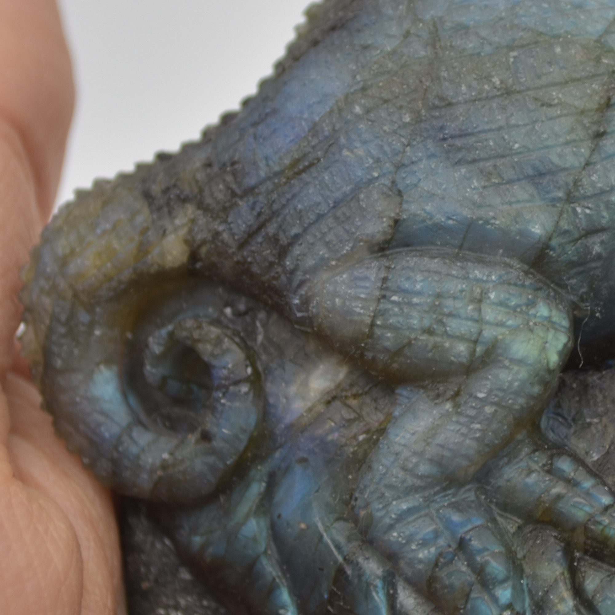 Labradorite Lizard Chameleon - One sided - 8cm x 6cm x 3cm - 196 grams #03 - Image 6