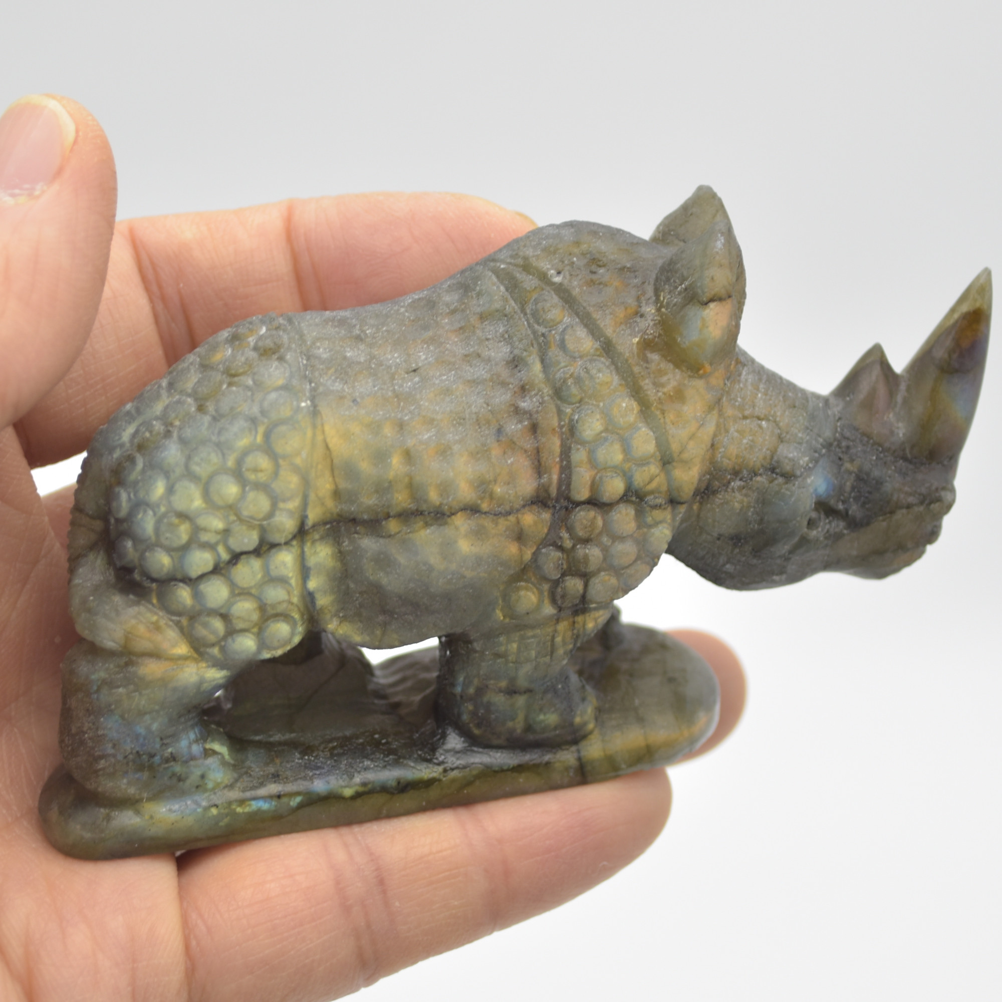 Labradorite Crystal Rhinoceros - 5.5cm x 9.5cm x 3cm - 161 grams #01 - Image 3
