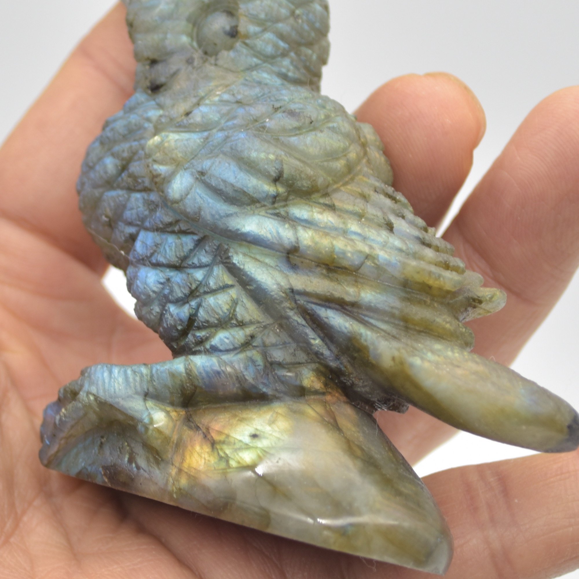 Labradorite Crystal Toucan on Rock - 9.5cm x 8cm x 2.5cm - 150 grams #01 - Image 6