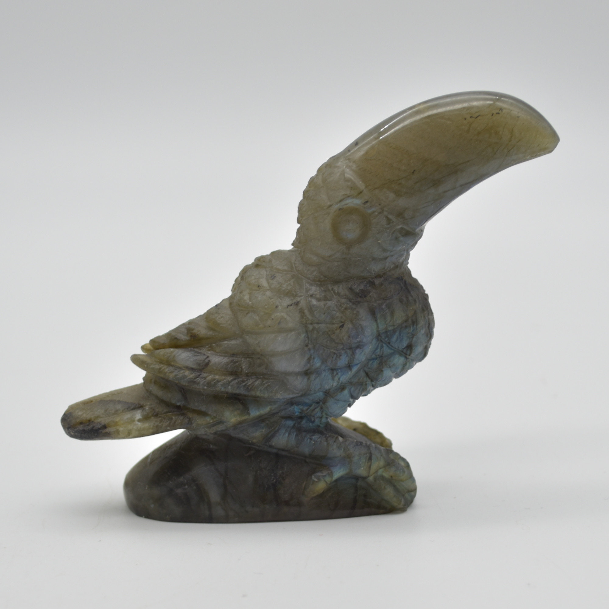 Labradorite Crystal Toucan on Rock - 9.5cm x 8cm x 2.5cm - 150 grams #01 - Image 3