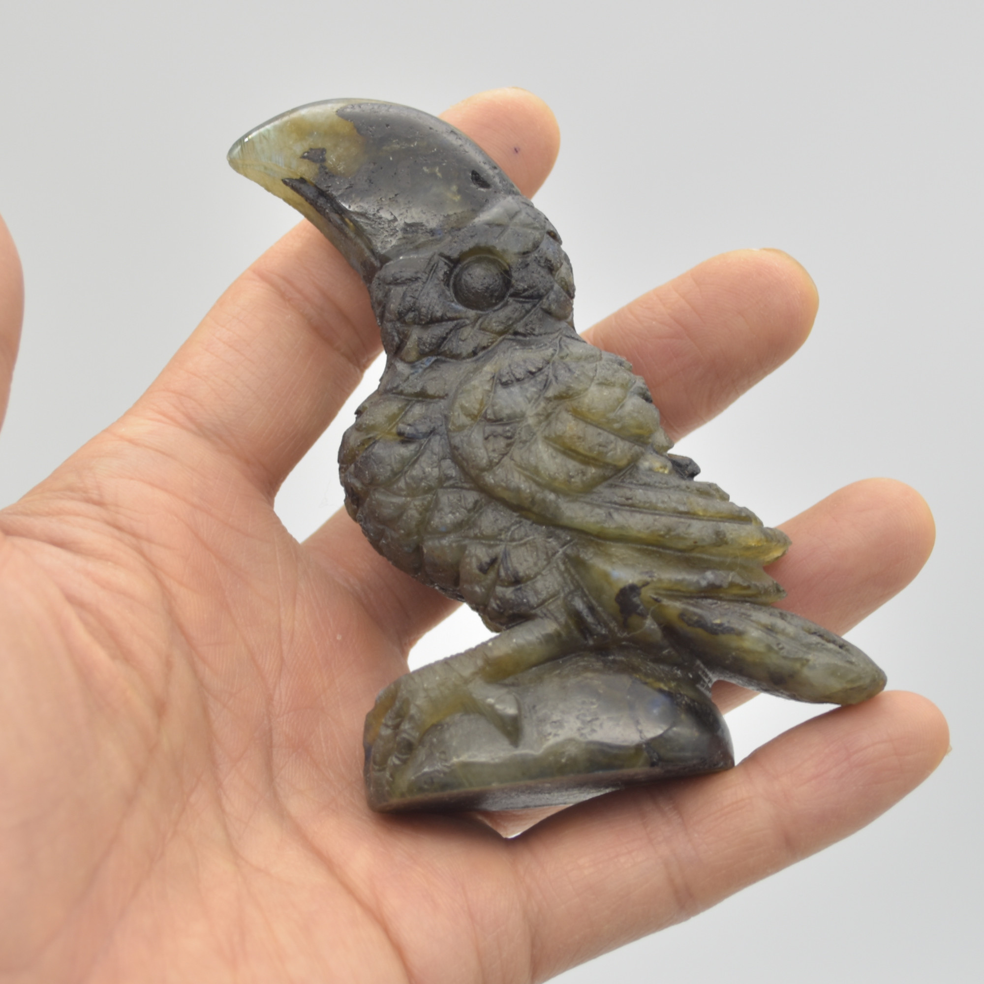 Labradorite Crystal Toucan on Rock - 9cm x 7cm x 3.5cm - 154 grams #05 - Image 3