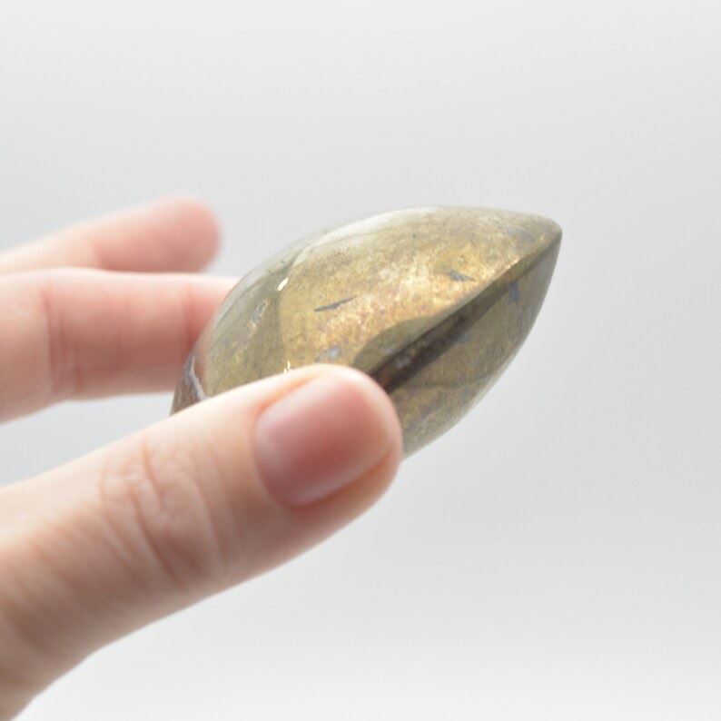 Pyrite Gemstone Heart - 186 grams - 5cm x 6cm x 2.5cm - Image 2