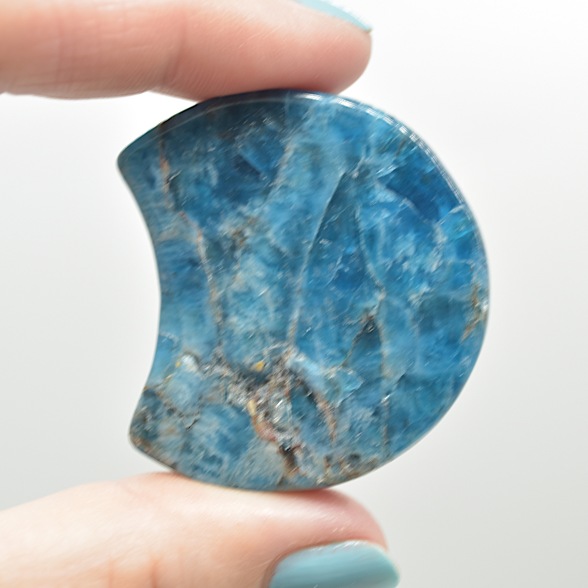 Apatite Crystal Puffy Crescent Moon - 3.9cm #02 - Image 3