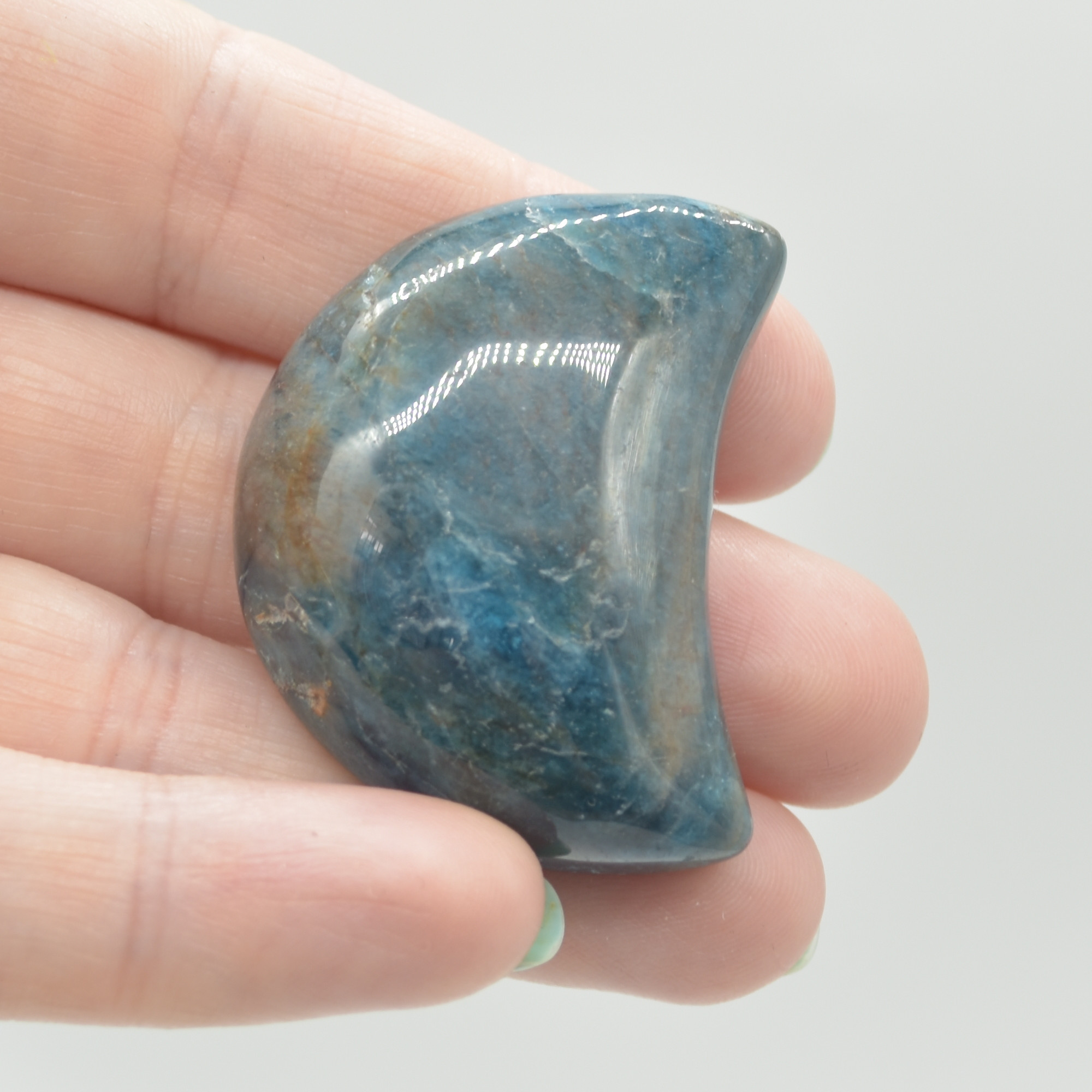 Apatite Crystal Puffy Crescent Moon - 3.9cm #05 - Image 4