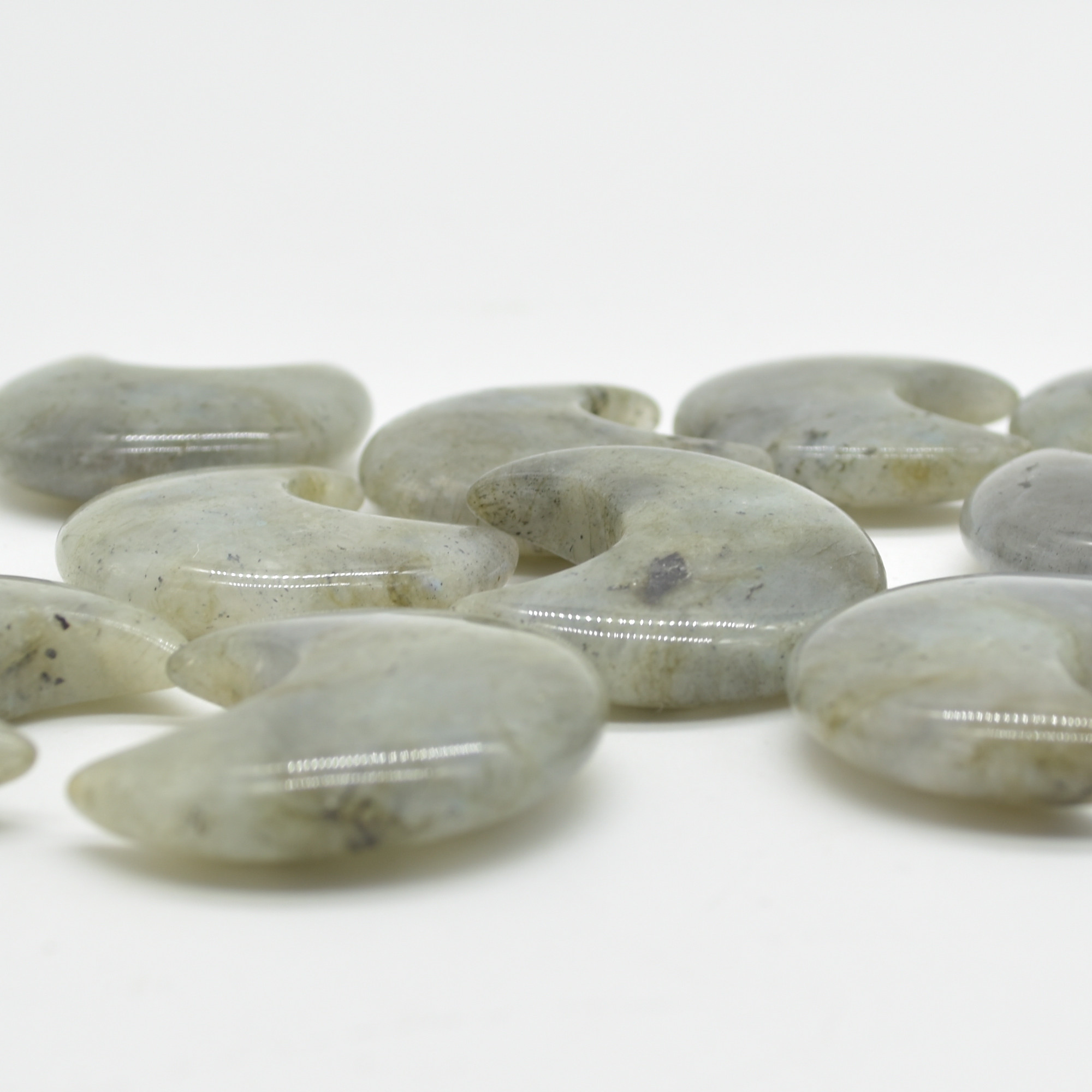 Labradorite Crystal Crescent Moon - 3cm - 1 Count - Image 2