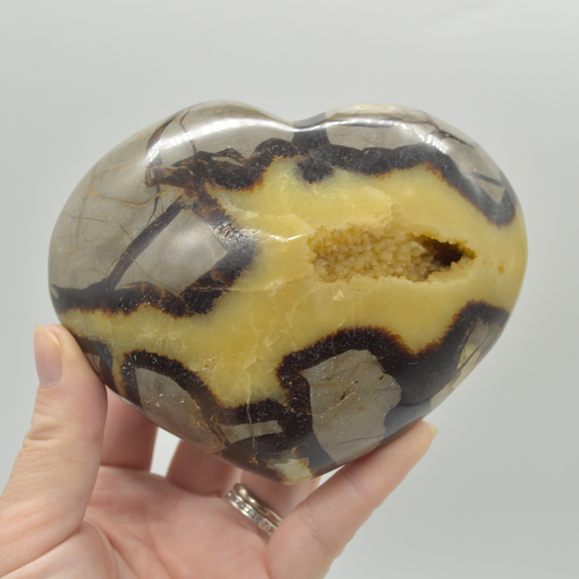 Large Septarian (AKA Dragon Stone) Crystal Puffy Heart - 9cm - 911 grams #02 - Image 3