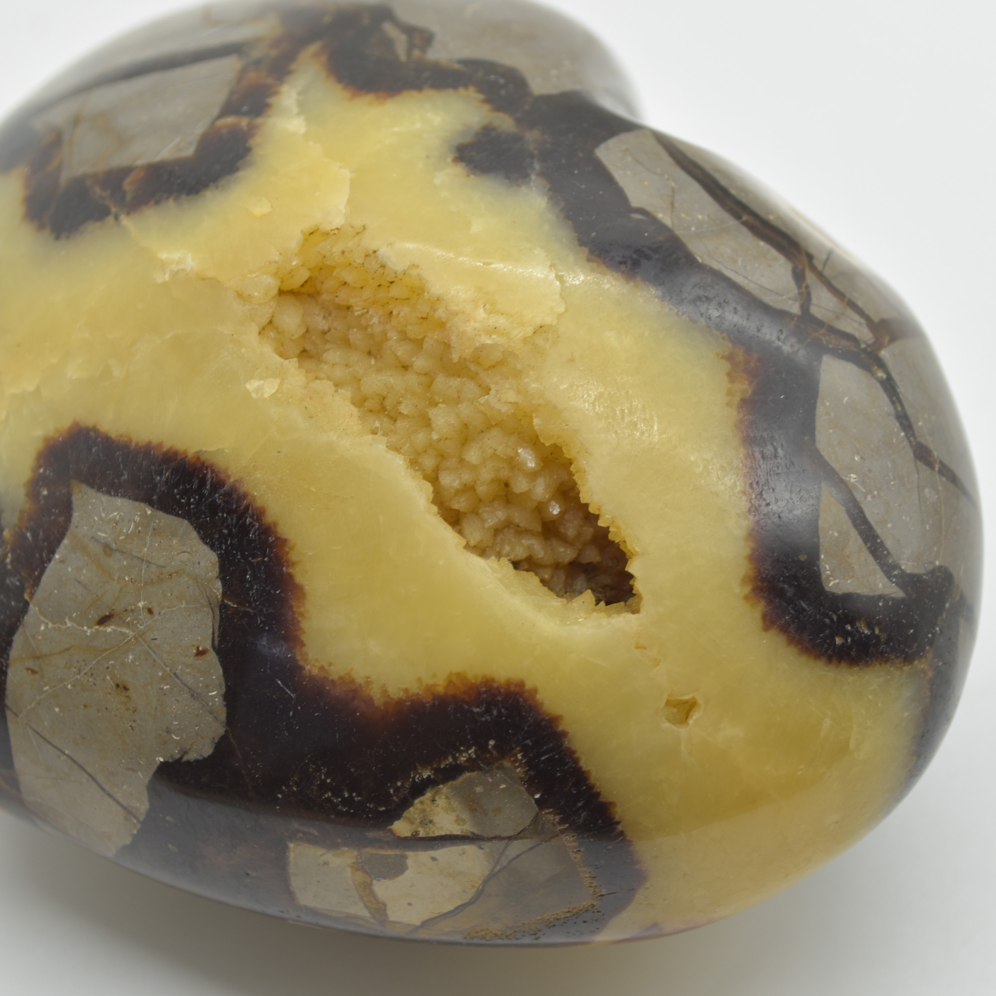 Large Septarian (AKA Dragon Stone) Crystal Puffy Heart - 9cm - 911 grams #02 - Image 7