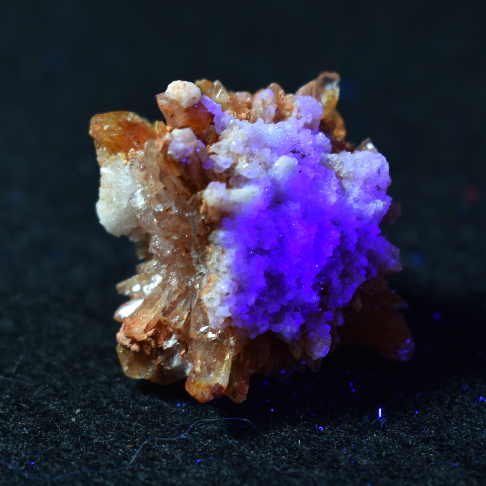 Creedite Crystal Cluster Specimen with Fluorite and Gearksutite from Navidad Mine, Durango Mexico - 15.4 grams #03 - Image 6