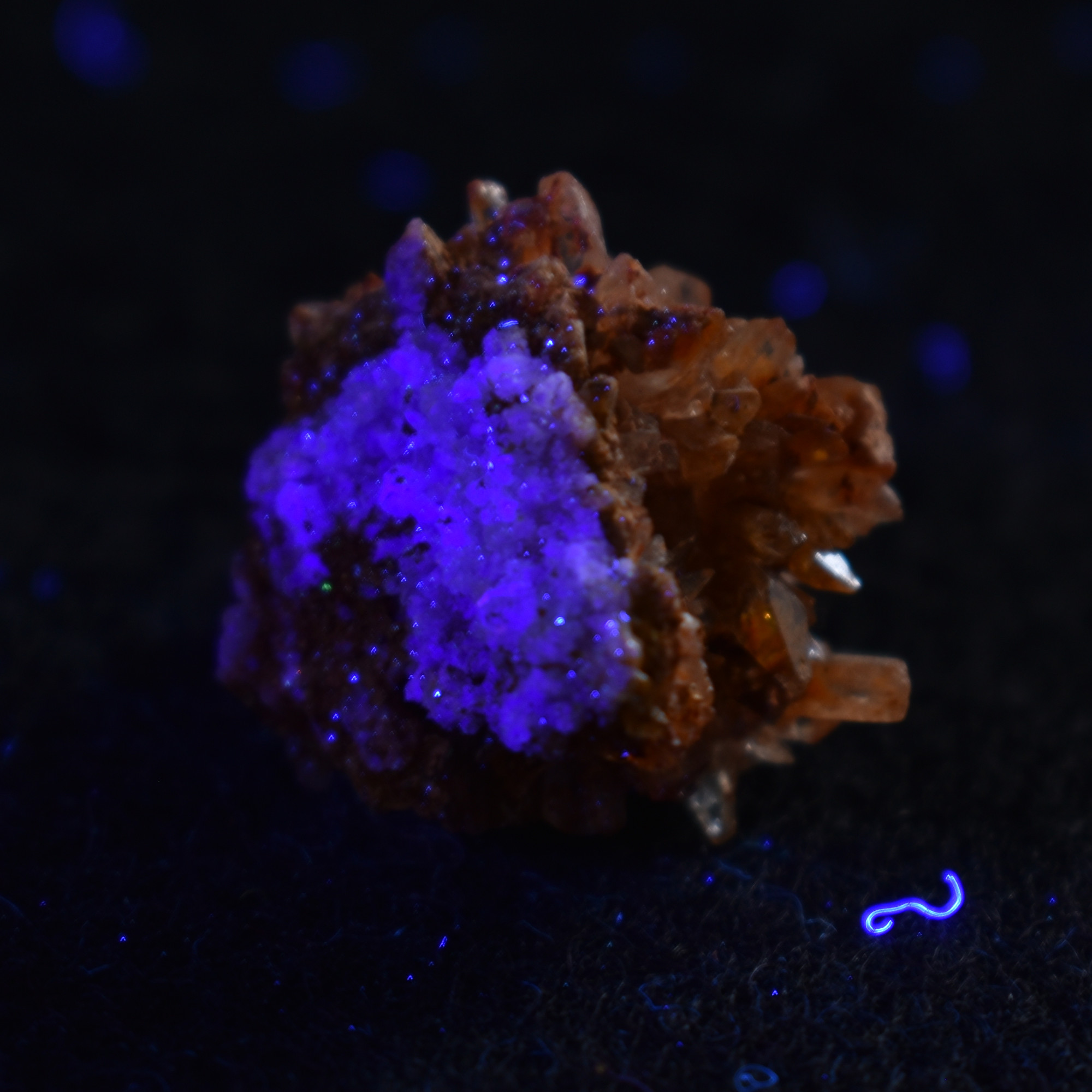 Creedite Crystal Cluster Specimen with Fluorite from Navidad Mine, Durango Mexico - 10 grams #26 - Image 8