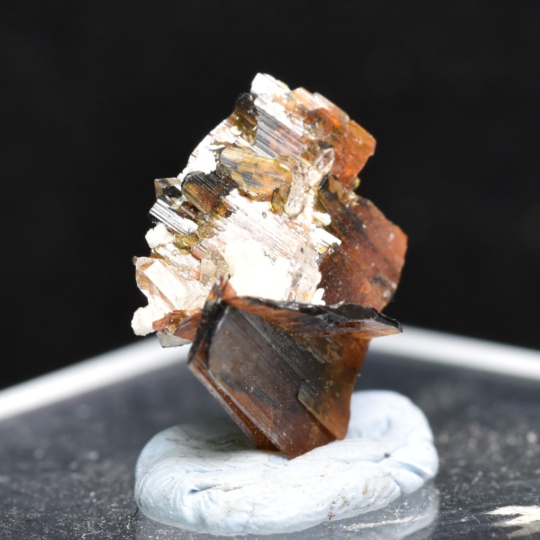 Red Brookite Crystal Specimen with Quartz RARE from Pakistan - 2ct, 0.47grams - 1.2cm - Image 2