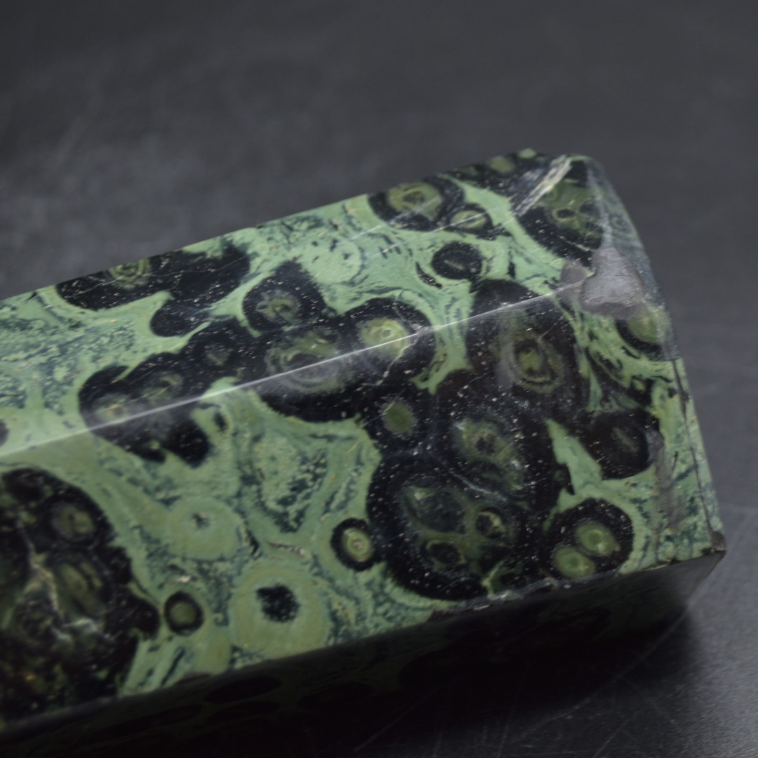 Kambaba Jasper Crystal Point, Tower, Wand - 16cm - 980 grams - Image 7