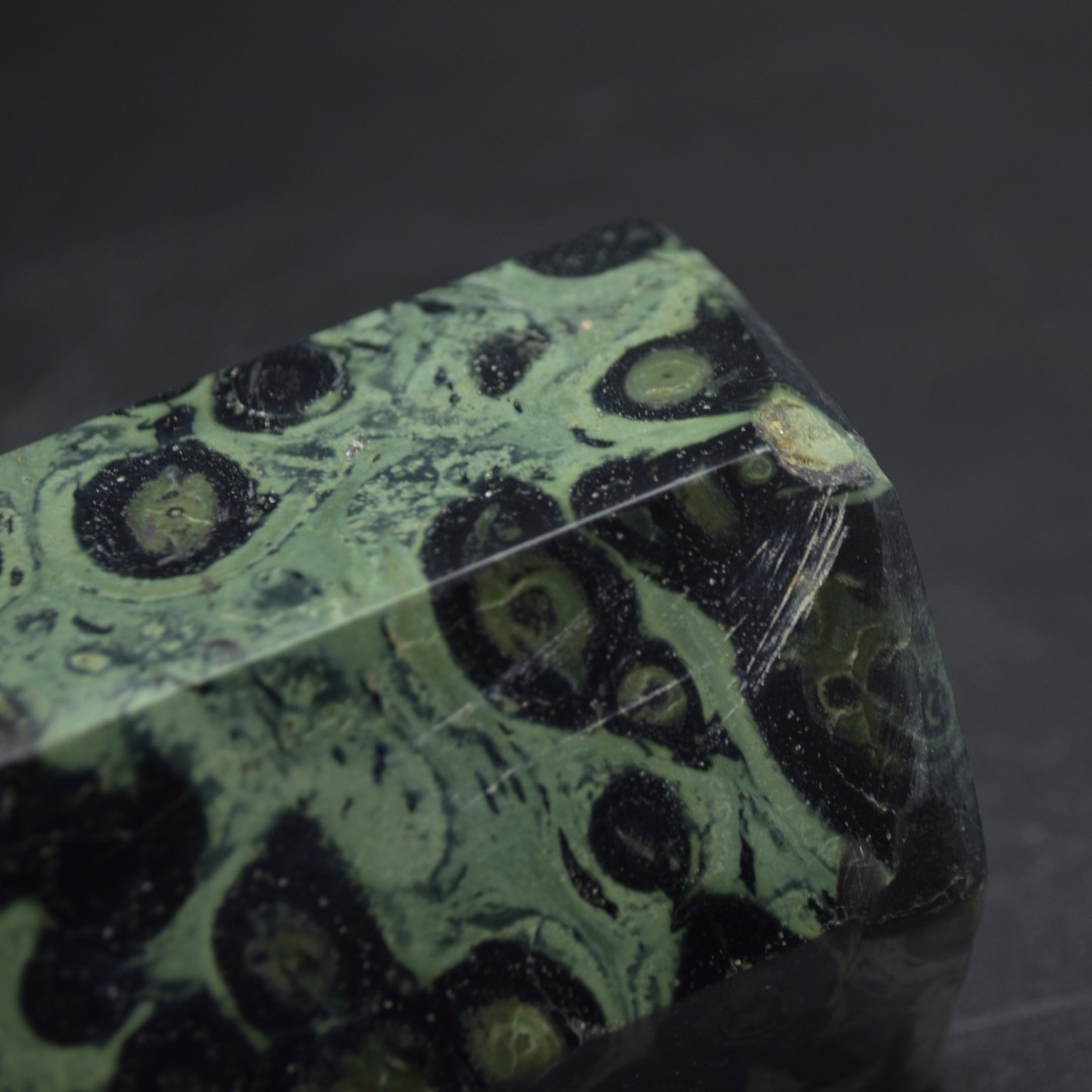 Kambaba Jasper Crystal Point, Tower, Wand - 16cm - 980 grams - Image 9