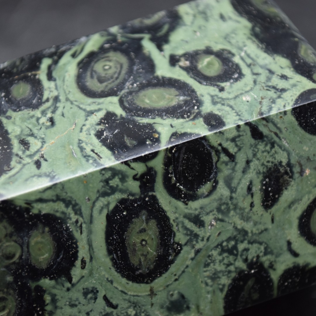 Kambaba Jasper Crystal Point, Tower, Wand - 16cm - 980 grams - Image 8