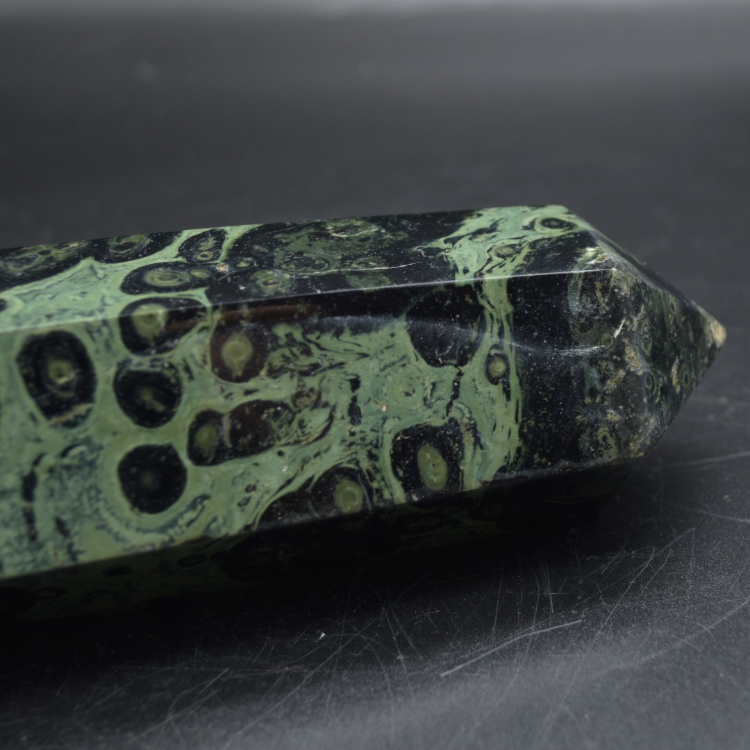 Kambaba Jasper Crystal Point, Tower, Wand - 16cm - 980 grams - Image 4