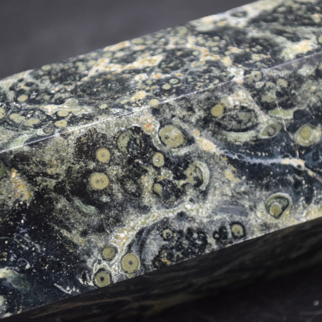 Kambaba Jasper Crystal Point, Tower, Wand - 16.5cm - 870 grams - Image 9