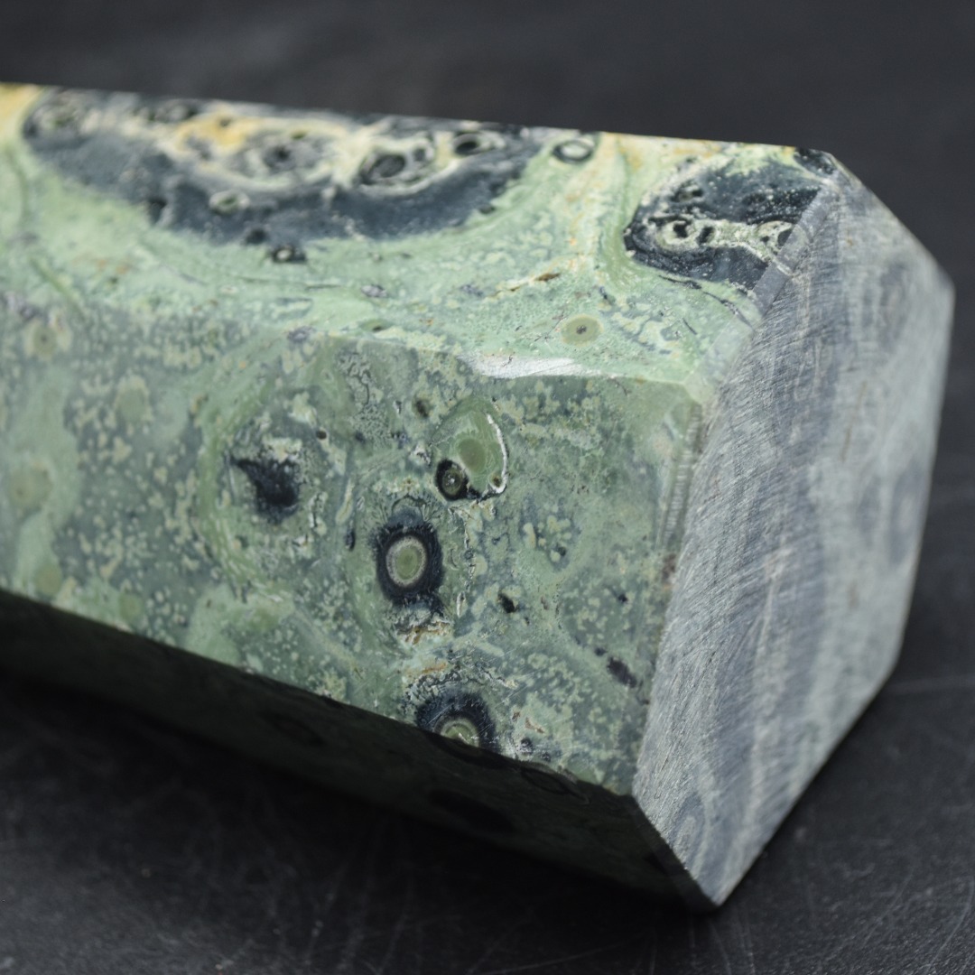 Kambaba Jasper Crystal Point, Tower, Wand - 13cm - 576 grams - Image 6