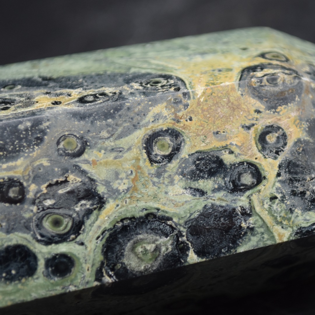 Kambaba Jasper Crystal Point, Tower, Wand - 13cm - 576 grams - Image 8