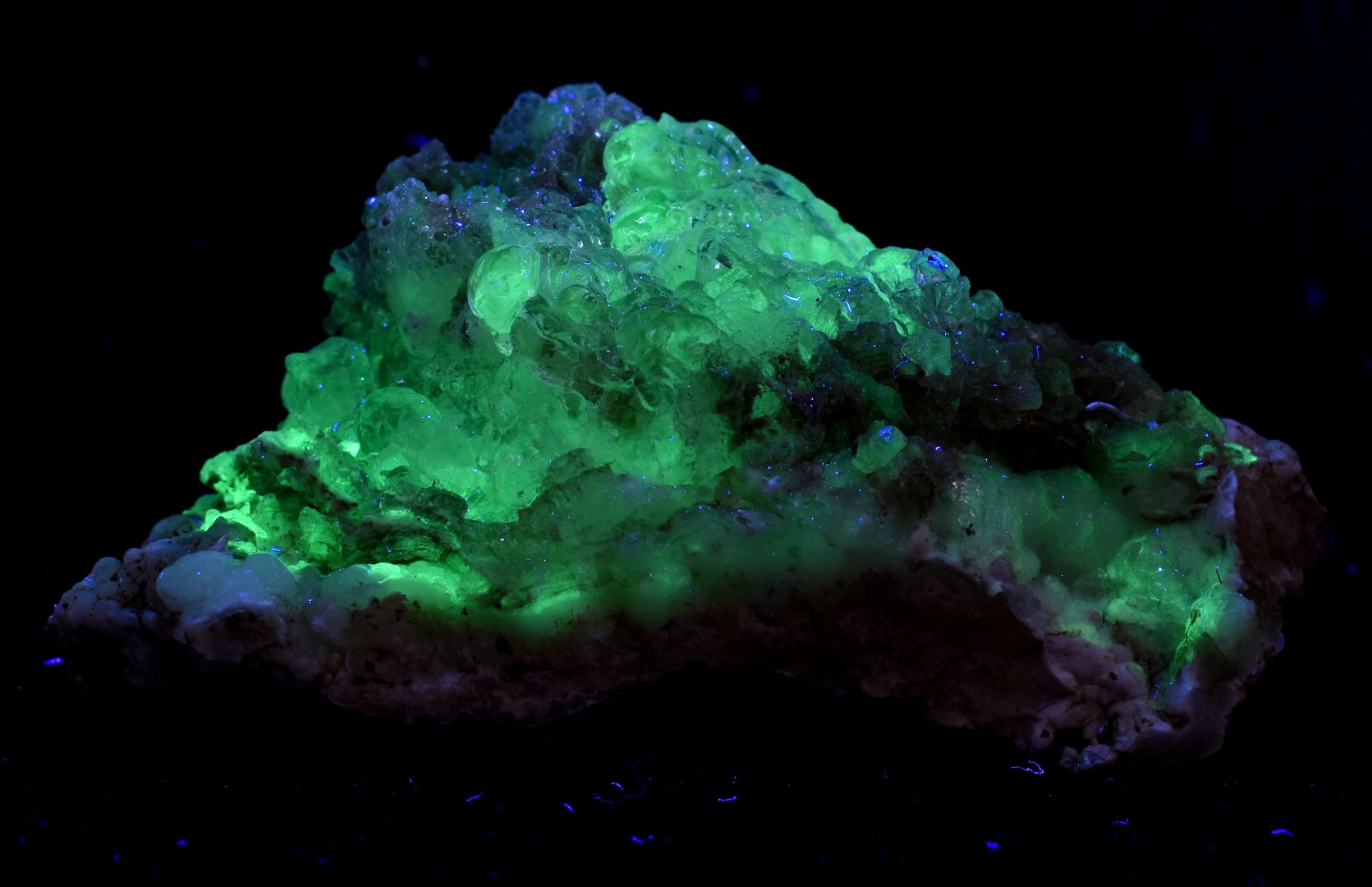 Mexican Hyalite Opal Collector Grade Specimen Stone on Chalcedony Agate - UV Reactive Fluorescent - 55 grams #06 - Image 5