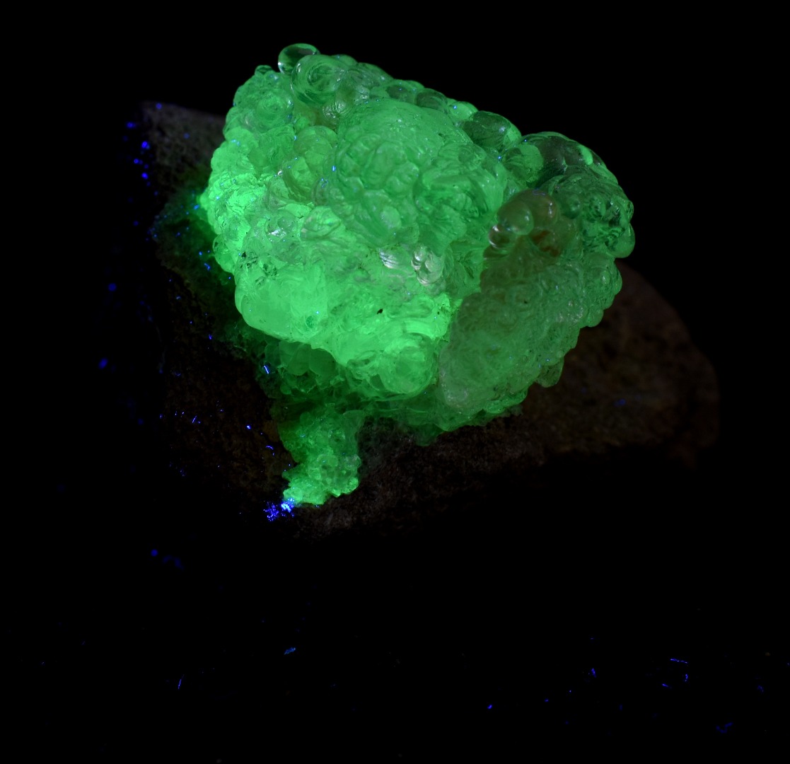 Mexican Hyalite Opal Collector Grade Specimen Stone on Matrix - UV Reactive Fluorescent - 69 grams #09 - Image 7