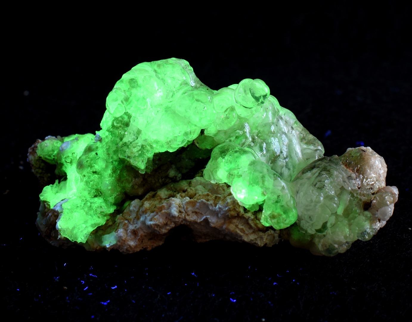 Mexican Hyalite Opal Collector Grade Specimen Stone on Chalcedony Agate - UV Reactive Fluorescent - 33 grams #10 - Image 7