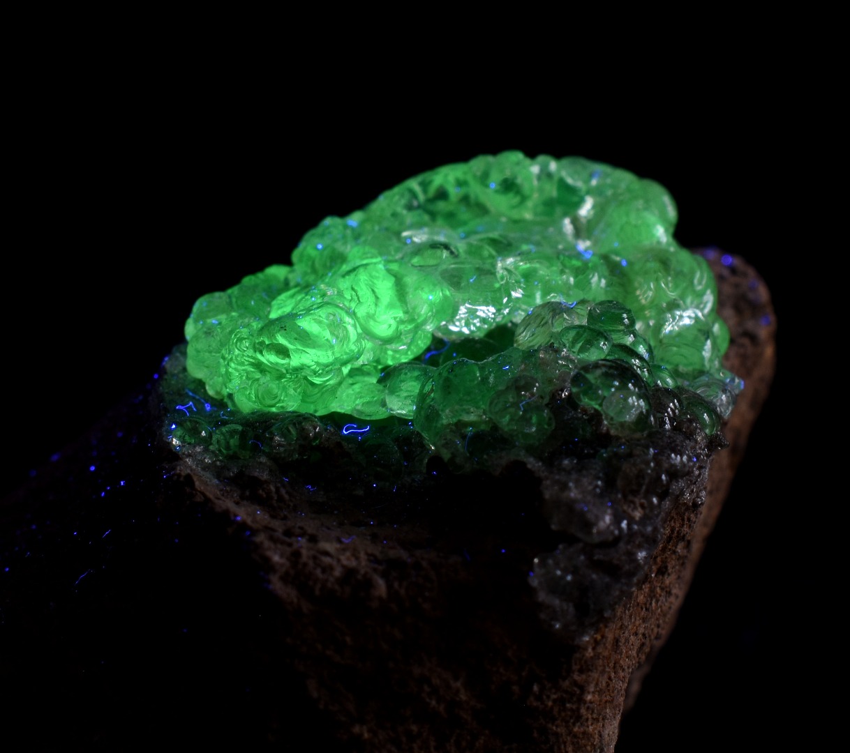 Mexican Hyalite Opal Collector Grade Specimen Stone on Matrix - UV Reactive Fluorescent - 67 grams #23 - Image 9