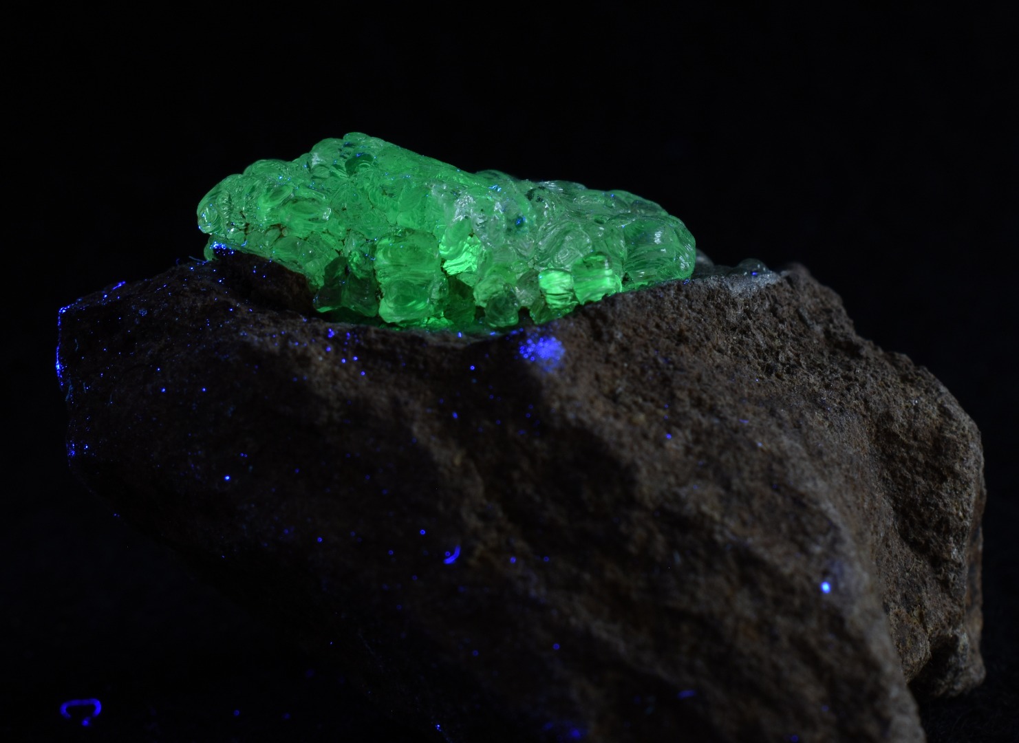 Mexican Hyalite Opal Collector Grade Specimen Stone on Matrix - UV Reactive Fluorescent - 67 grams #23 - Image 7