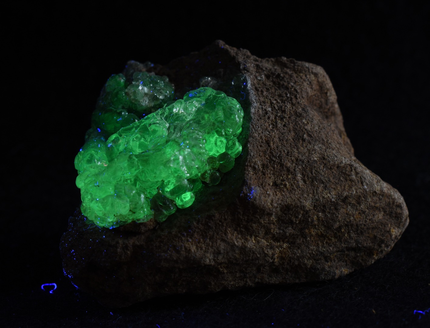Mexican Hyalite Opal Collector Grade Specimen Stone on Matrix - UV Reactive Fluorescent - 67 grams #23 - Image 8