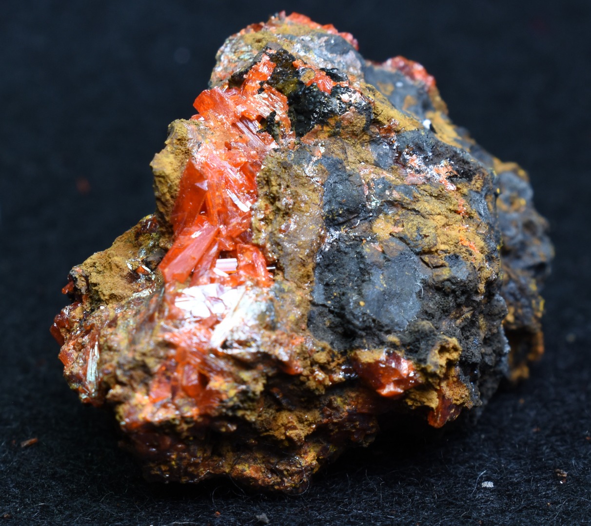 Crocoite Rare Mineral, from Red Lead Mine, Tasmania, Australia - 40 grams - 4cm #15 - Image 3
