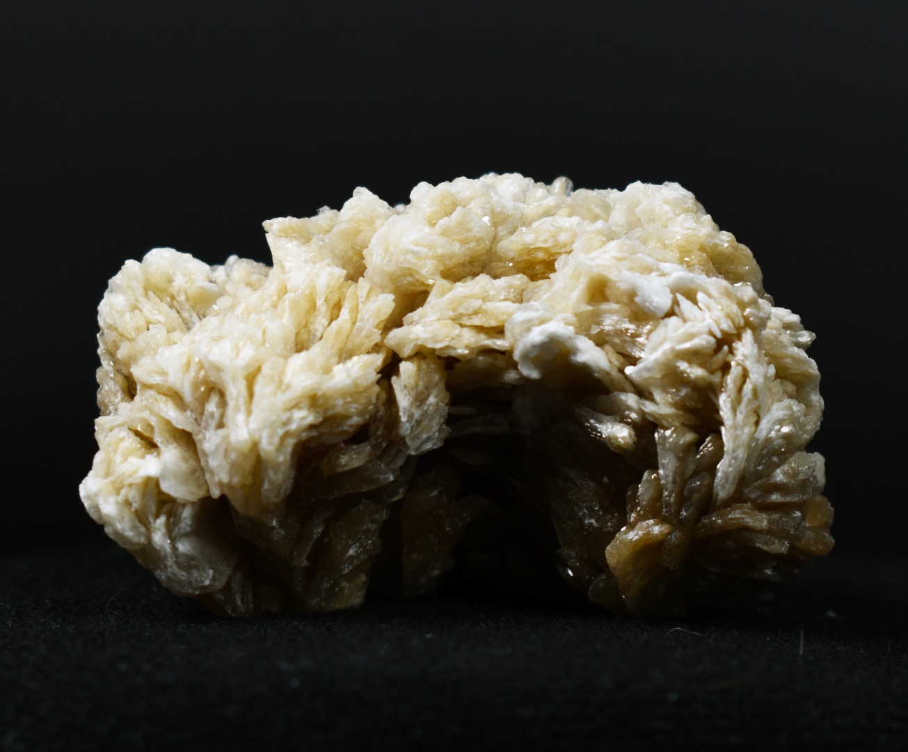 Barite, Baryte Crystal Cluster Mineral From Los Angeles County California USA - 91 grams - Image 2
