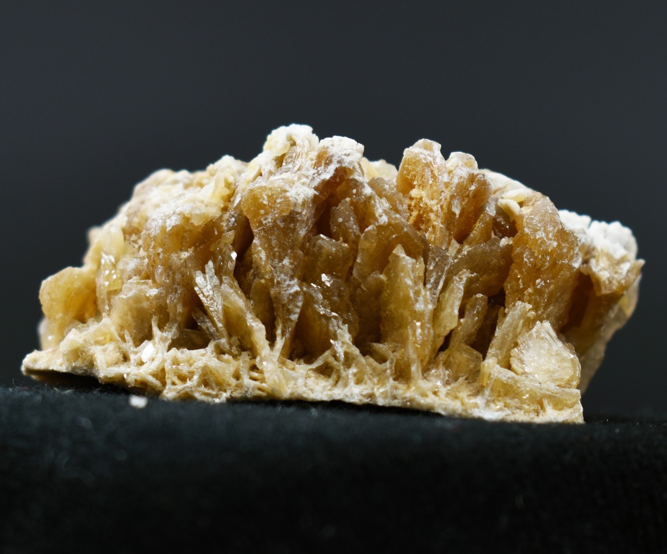 Barite, Baryte Crystal Cluster Mineral From Los Angeles County California USA - 118 grams