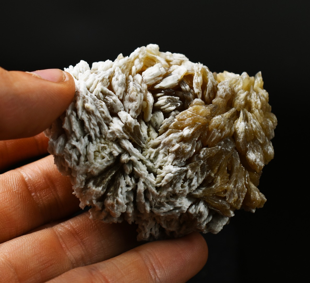Barite, Baryte Crystal Cluster Mineral From Los Angeles County California USA - 133 grams - Image 4
