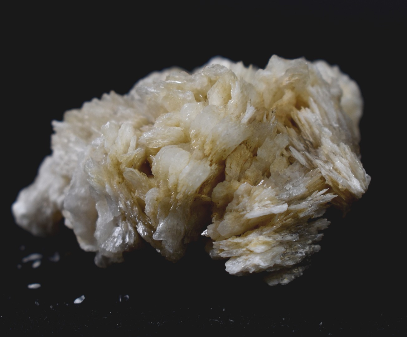 Barite, Baryte Crystal Cluster Mineral From Los Angeles County California USA - 98 grams - Image 3