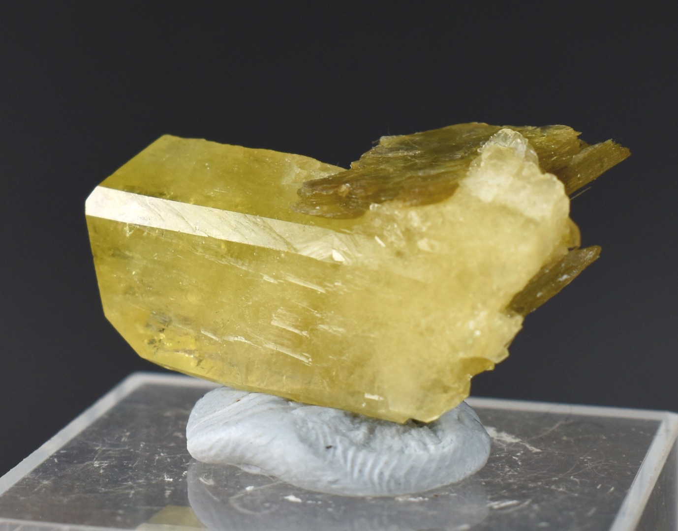 Brazilianite Crystal Cluster with Muscovite - from Linopolis, Minas Gerais, Brazil, museum quality, 9.8g - Image 4