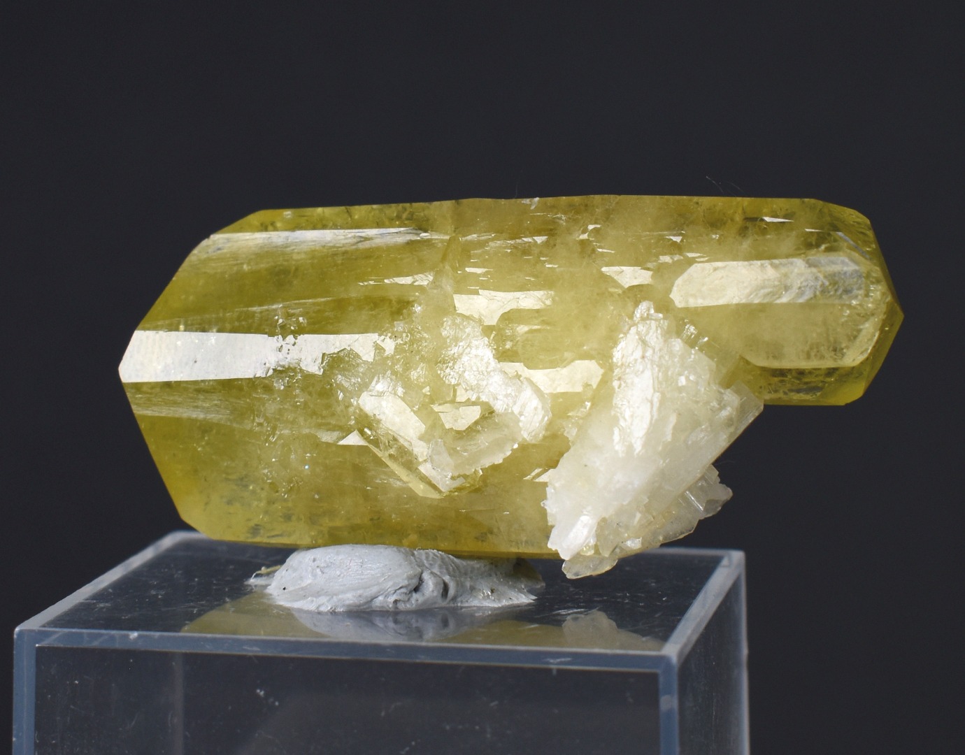 Brazilianite Crystal Cluster with Albite Feldspar - from Linopolis, Minas Gerais, Brazil, museum quality, 21g - Image 3