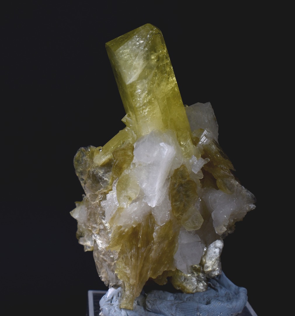 Brazilianite Crystal Cluster with Albite & Muscovite - from Linopolis, Minas Gerais, Brazil, museum quality, 42g - Image 4