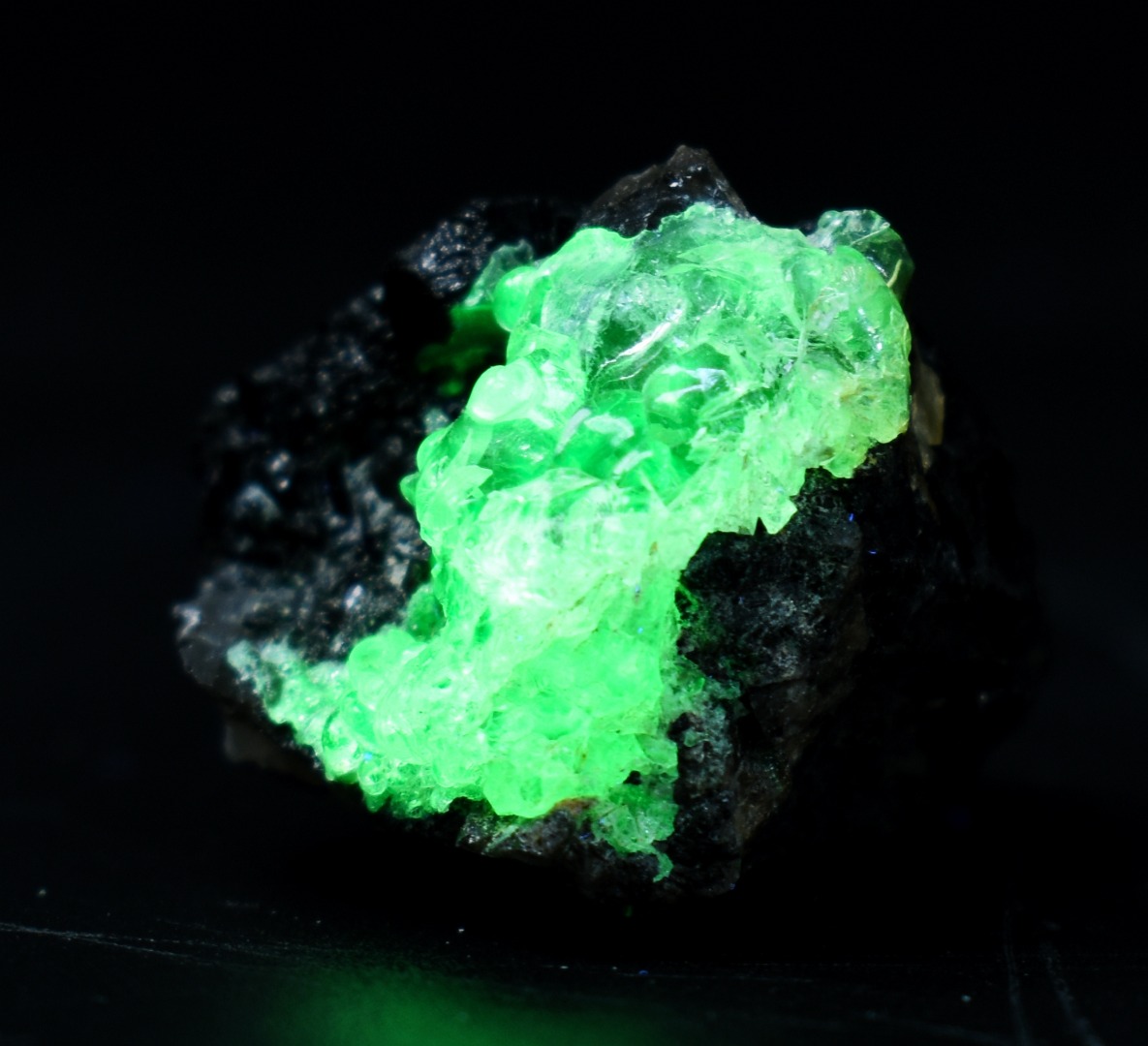 Fluorescent Hyalite Opal with Black Tourmaline - Mineral from Erongo Mountains Namibia, 13 grams - Image 10