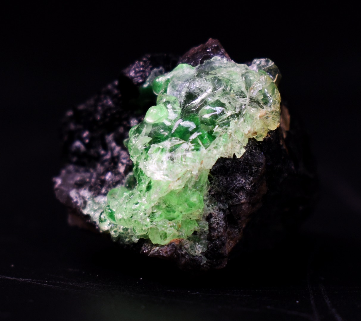 Fluorescent Hyalite Opal with Black Tourmaline - Mineral from Erongo Mountains Namibia, 13 grams - Image 9