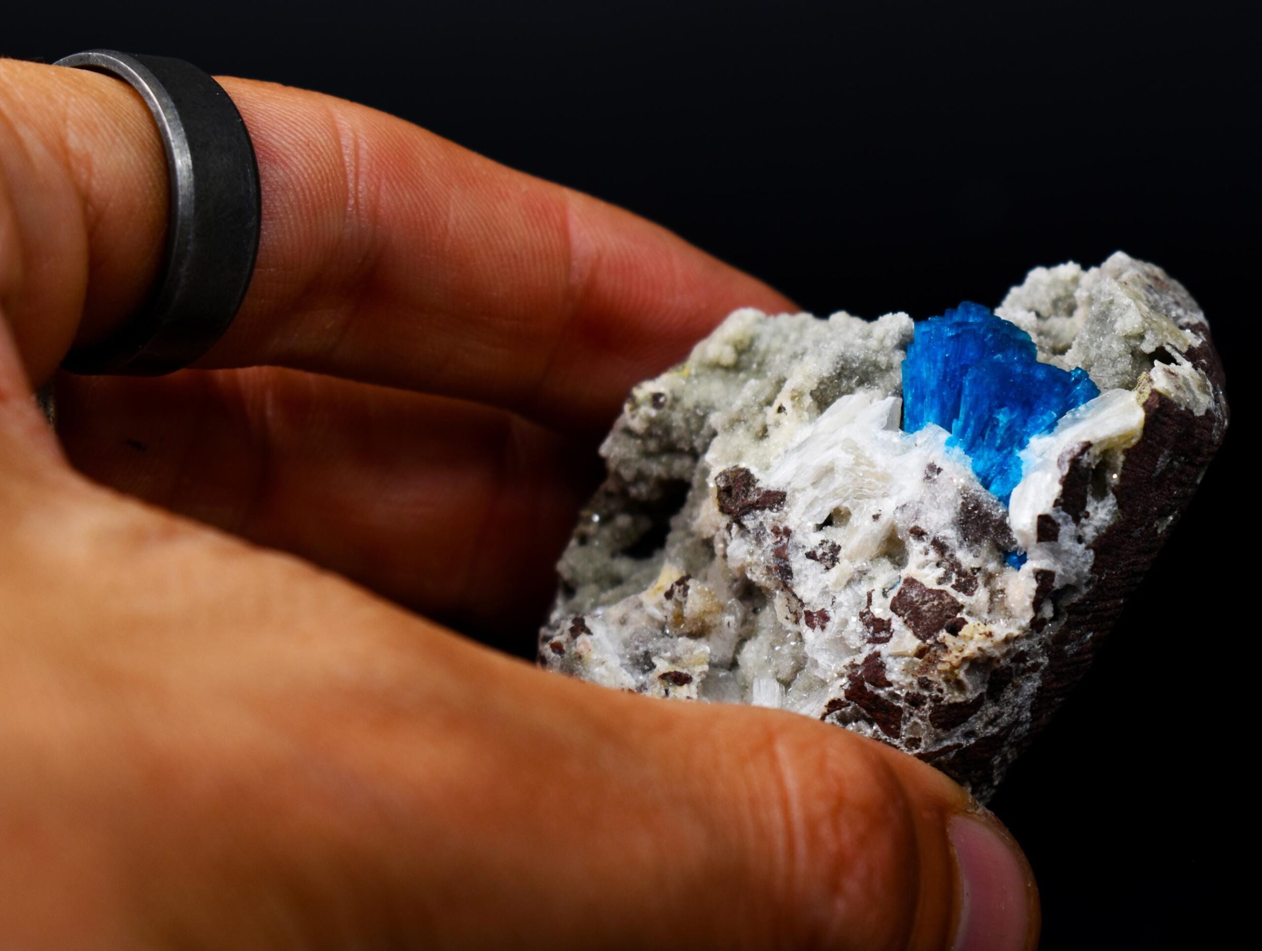 Rare Cavansite Cluster with Stilbite & Heulandite On Matrix from Wagholi, Pune, India - 86 grams - Image 4