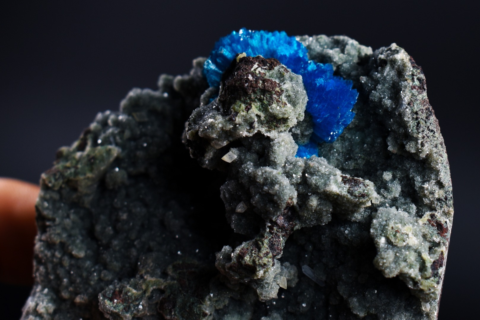 Rare Cavansite Cluster with Stilbite & Heulandite On Matrix from Wagholi, Pune, India - 175 grams - Image 5